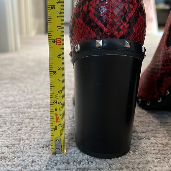 Charles by Charles David red snake skin boot silver studs - Picture 6 of 7